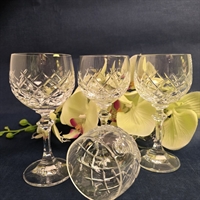 krystalglas-roedvinsglas-helgaslipning-paa-stilk-gammelt-vinglas